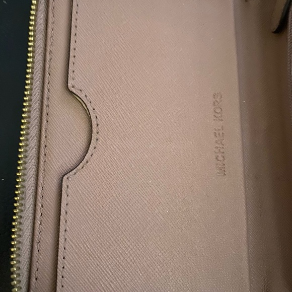 Michael Kors Carmel Brown Wristlet in very good condition - Picture 3 of 5